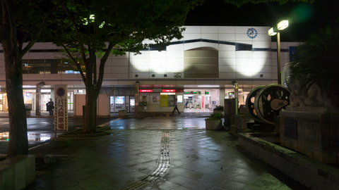 夜の沼津駅