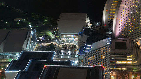 夜のパシフィコ横浜国立大ホール