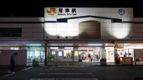 夜の沼津駅